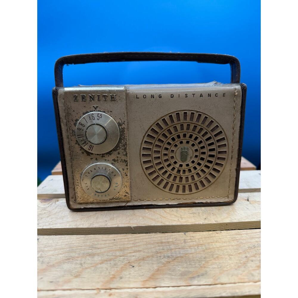 Zenith Royal 490L "Long Distance" Portable Radio - (Chassis 7KT45Z1) - Picture 3 of 7